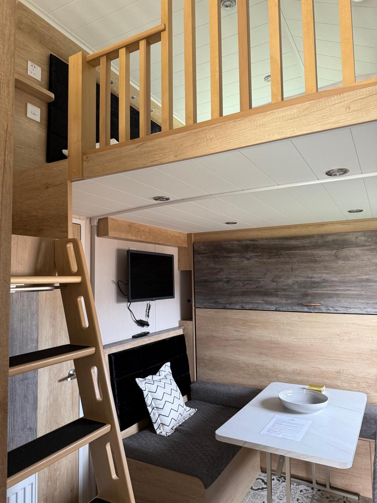 The Parr Pod - Beautiful, Luxury Pod Hotel อาเบอร์ลัวร์ ภายนอก รูปภาพ