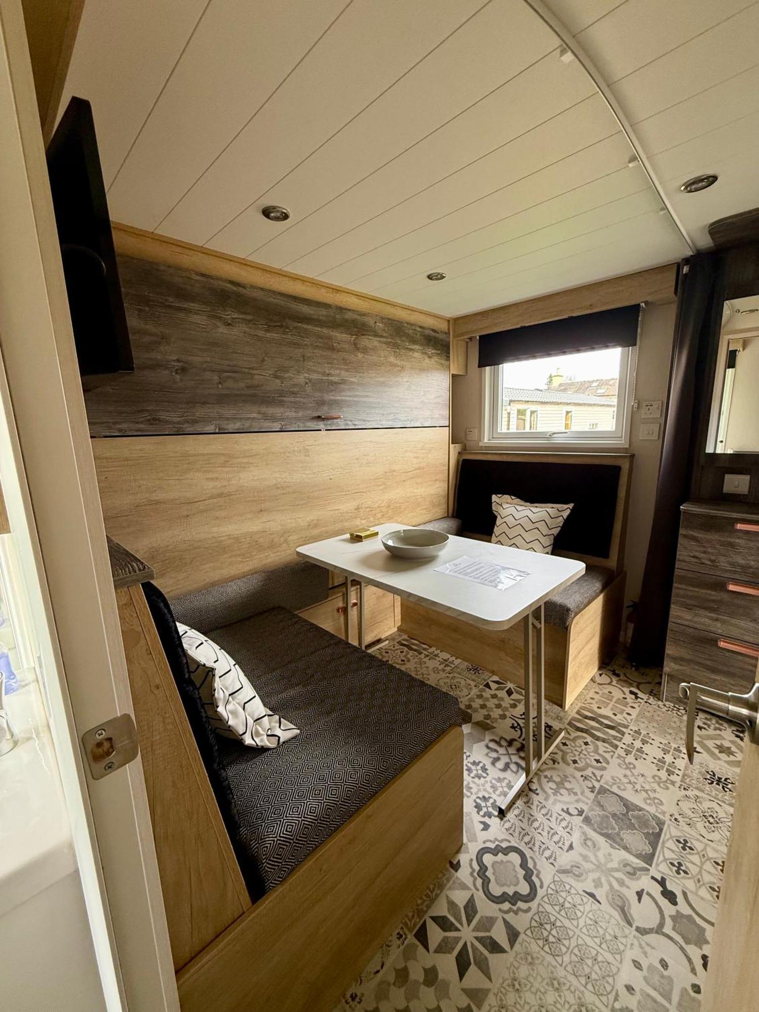 The Parr Pod - Beautiful, Luxury Pod Hotel อาเบอร์ลัวร์ ภายนอก รูปภาพ